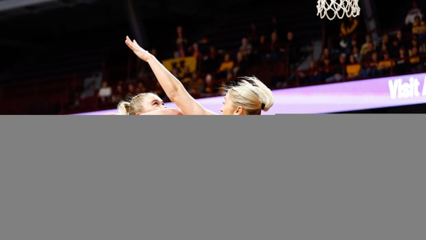 Mallory Heyer shoots over Michigan State's Tory Ozment